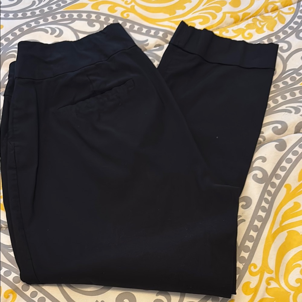 New York and Co black cropped pull on pants